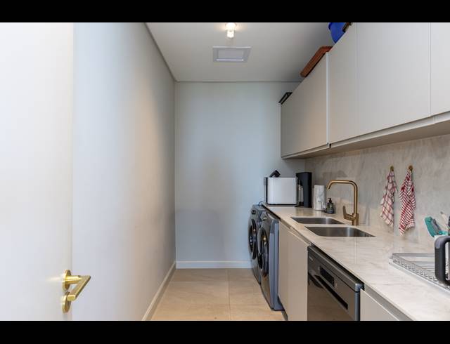 4 BEDROOM APARTMENT TO LET IN FRESNAYE